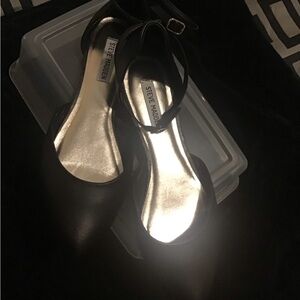 Steve Madden Irene  Black ankle band flats Size 11  New